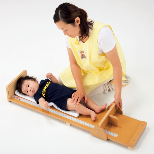 乳児用ベッド型身長計 - チャイルドショップ